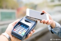 为什么建议大家尽量用现金付款？银行人员说出实情，恍然大悟！