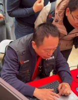 周鸿祎亲自为用户安装360安全版龙虾