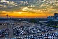 改款 SU7 上市一周，周围挤满了各路 “7”