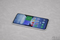 4nm芯片减产背后：中端机终于露出了“狐狸尾巴”