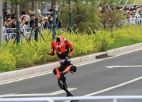 半马“跑进”1小时，人形机器人集体提速