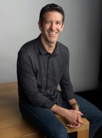 All in AI？新CEO特努斯放出豪言，苹果如何再次改变世界？