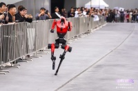 荣耀WIN游戏本发布会亮相明星机器人