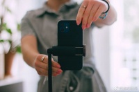 主播接连出走，但东方甄选更能赚钱了？