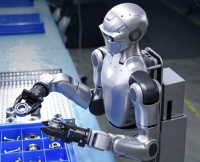 宇树发布只有上半身的人形机器人，高管否认熊猫机器人抄袭魔法原子