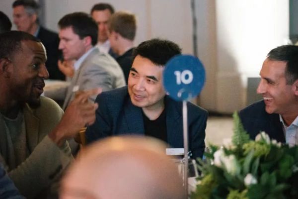 一个华裔工程师的逆袭:从矿工之子到亿万富翁