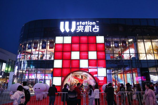 从表情包到室内综合娱乐空间,去标签化的「十二栋」