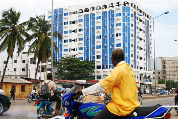 非洲最大城市上演摩的大战，谁能成为“非洲版 Go-Jek”？