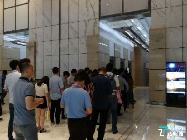 菲律宾马尼拉核心商圈的楼宇广告（图片由受访者提供）