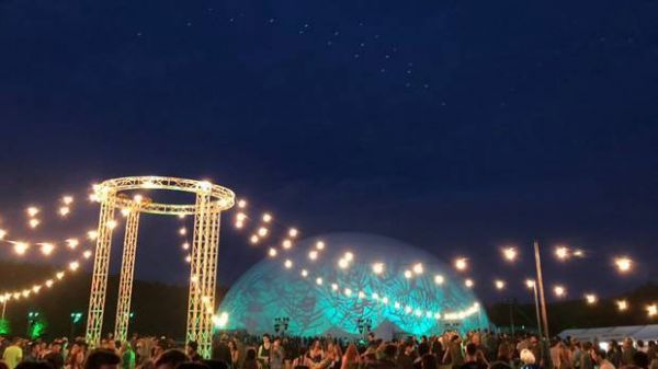 可能是美国当今才华最出众的艺人,带来了它全新的迷幻AR应用