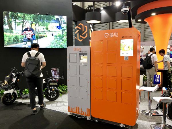 36氪新风向 | 缓解外卖小哥的里程焦虑,“3分钟换电”是被巨头看好的大生意