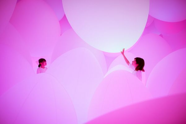 复现时尚感“披头士乐队”,对标电影产业「要看文创」正在铺设沉浸娱乐领域的基础设施