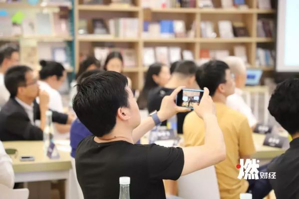 十问电子烟：魔鬼还是天使？