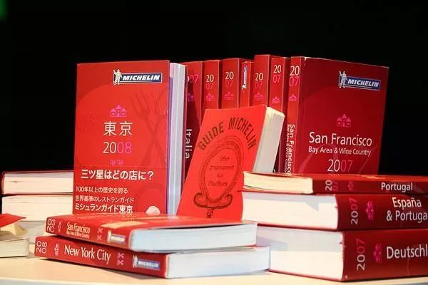 皮炎平、马应龙相继闯入彩妆圈！跨界红利虽诱人，但切忌“贪杯”