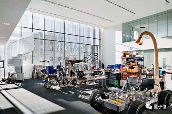 性丑闻案波及学术圈:AI先驱明斯基遭指控,MIT名教授被牵出,同机构副教授愤而辞职