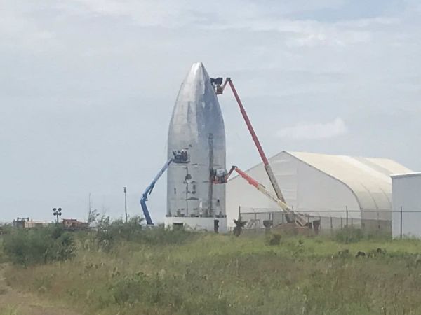 新高度:SpaceX“星舰飞船原型”创造悬浮150米新纪录