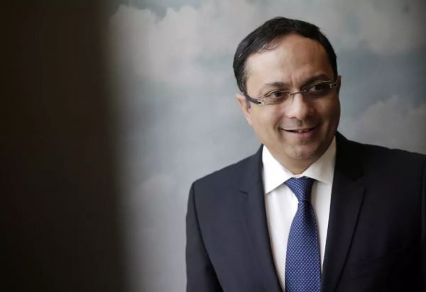 还没出国门,先挨了签证中心一刀