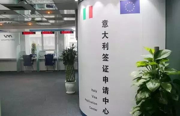 还没出国门,先挨了签证中心一刀