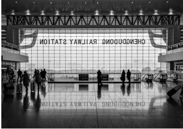 那些逃回成都的年轻人