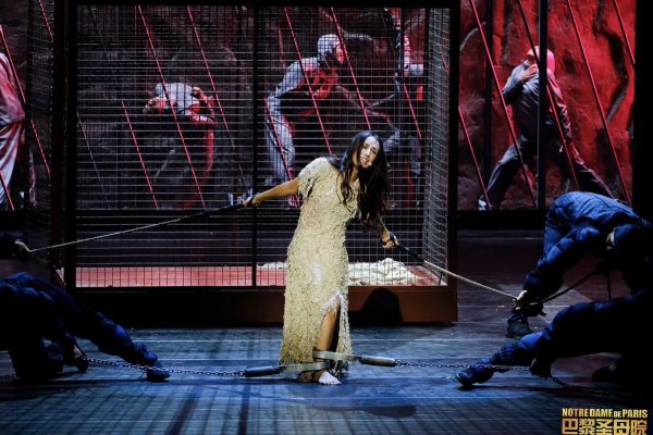爆发临界点上的音乐剧,「九维文化」引进《巴黎圣母院》一票难求