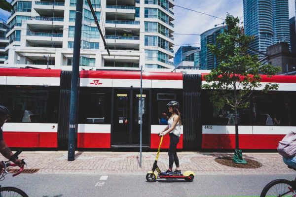 电动滑板车出现在加拿大，会成为未来新型代步工具吗？