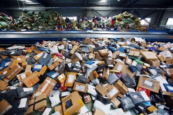 村村通快递,包裹开进厂,快递接下来要这么送