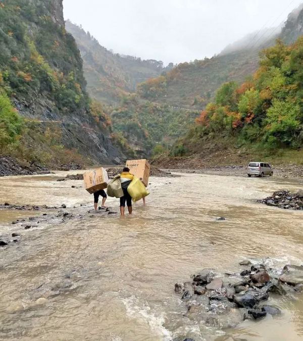 村村通快递,包裹开进厂,快递接下来要这么送