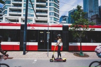 电动滑板车出现在加拿大，会成为未来新型代步工具吗？