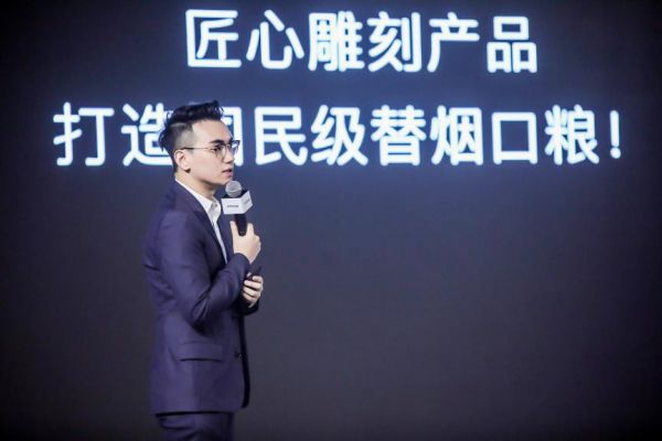 「KMOSE刻米」发布换弹电子烟“刻米PRO”,加入环状呼吸灯及九重锁油设计