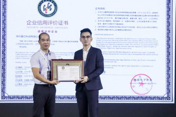 「KMOSE刻米」发布换弹电子烟“刻米PRO”,加入环状呼吸灯及九重锁油设计