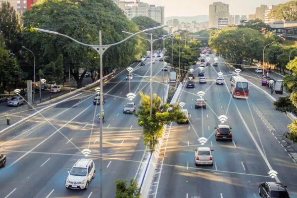 没有“神经系统”，哪来自动驾驶上帝视角？