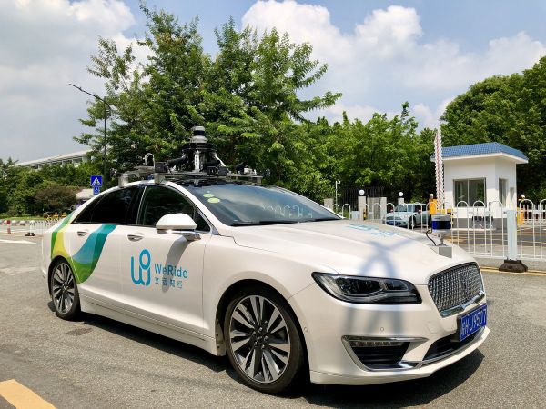 在广州黄埔区开放道路试乘10公里RoboTaxi之后,我们和「文远知行」高管聊了最新进展