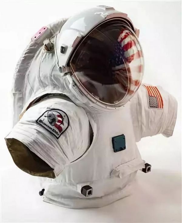 NASA宇航服大升级,2024年人类将重返月球