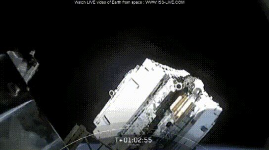 马斯克的42000颗卫星开始排队上天,美国人的天空通信网络不是玩笑