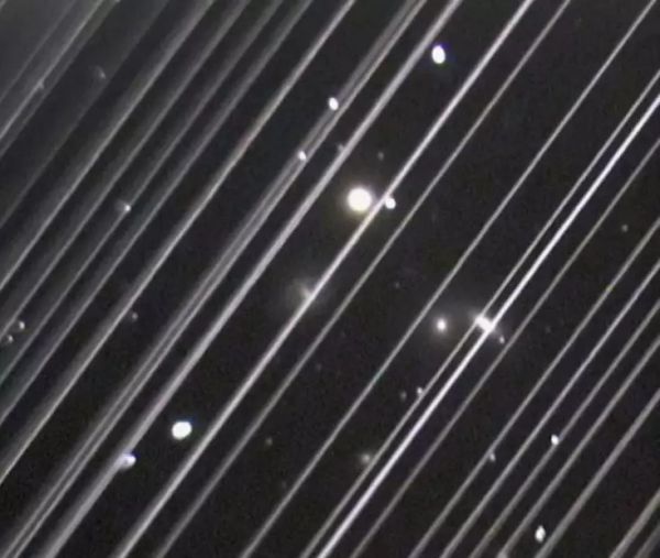 马斯克的42000颗卫星开始排队上天,美国人的天空通信网络不是玩笑