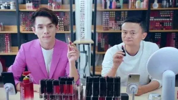 “大佬”李佳琦,“新人”张大奕