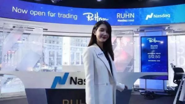 “大佬”李佳琦,“新人”张大奕