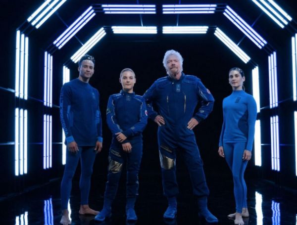 25万美金太空旅行10分钟，这家疯狂的公司上市了