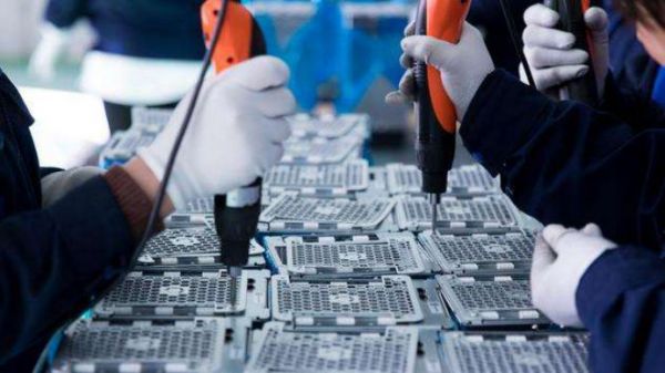 6 年估值 150 亿，三次上市折戟，AI 芯片第一股闯关美股