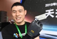 研发便捷的导电材料，「BrainCo」的脑机接口设备实现量产