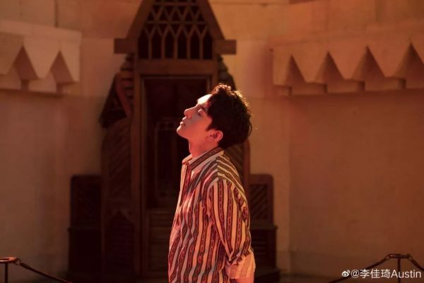 了不起的创变者 | 李佳琦吞下“红药丸”，成为商业世界的宠儿