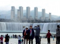 三线以下城市正成为奢侈品最大增量市场，典型代表是新疆石河子