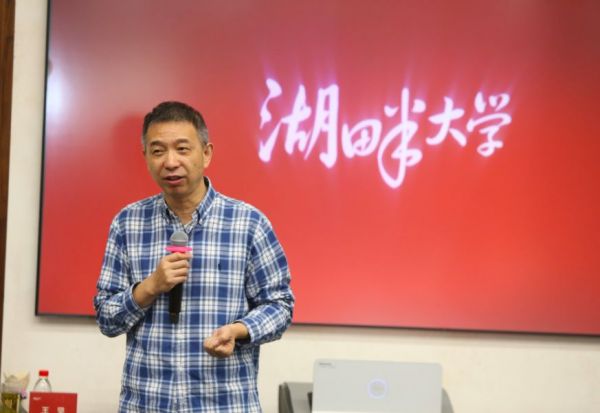 王坚院士:世界上为什么有红绿灯?