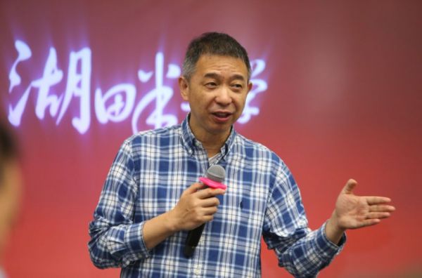 王坚院士:世界上为什么有红绿灯?