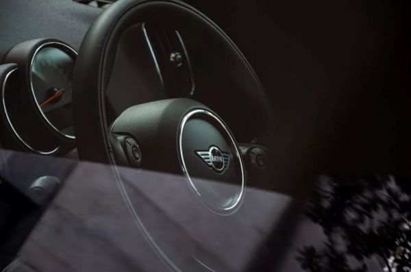 长城宝马手牵手：驴肉火烧配德国猪肘？