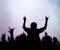 明星粉丝经济“畸变”史：越狂热越病态