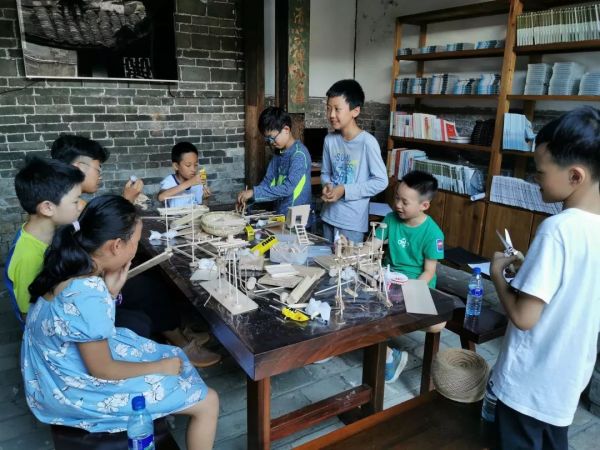 科幻女神郝景芳:让孩子拥有不被AI淘汰的硬核技能