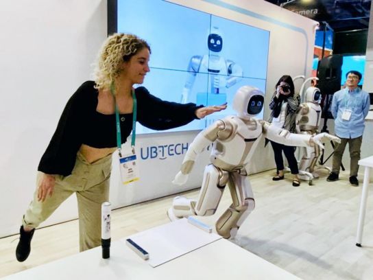 Walker 全新亮相 CES 2020,优必选科技继续探索 AI 机器人商业化