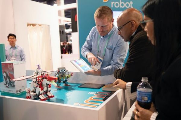 Walker 全新亮相 CES 2020,优必选科技继续探索 AI 机器人商业化