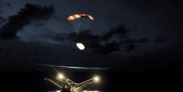 最前线 | SpaceX测试太空舱紧急逃生成功,“看起来像《星球大战》里的画面”